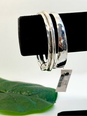 CHICO’S Silver-Tone Hammered Bangle Bracelet Set NWT